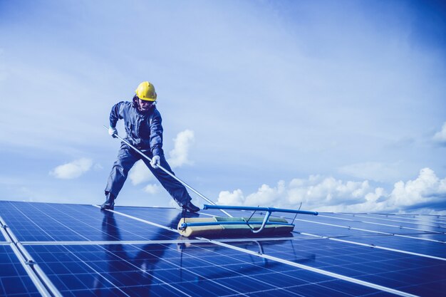 Leia mais sobre o artigo Por que é Necessário Realizar a Limpeza dos Painéis Solares Fotovoltaicos?